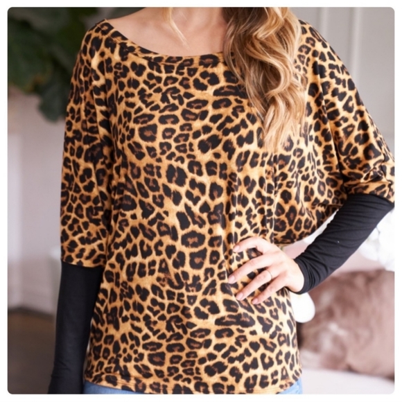 ♥️New boutique boat neck animal print top - Picture 4 of 9